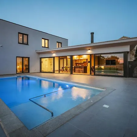 Cangarela 115 Villa